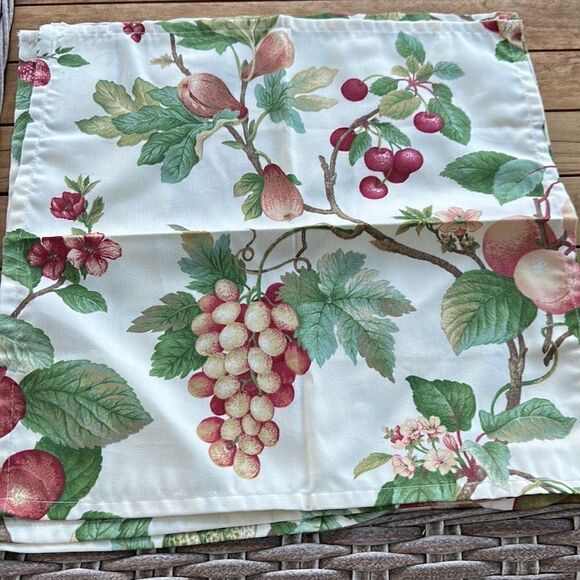 Homegoods Cloth Table Napkins 4 - Picture 2 of 4